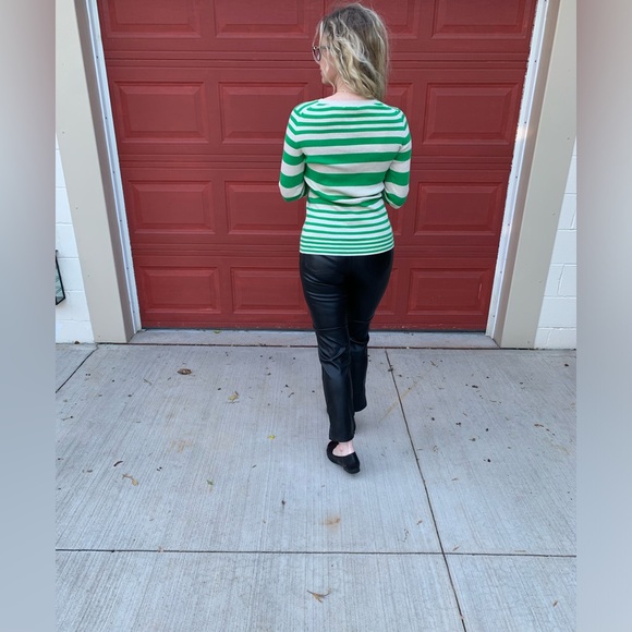 Super soft NWT, Gap pullover. Size small - Picture 9 of 9